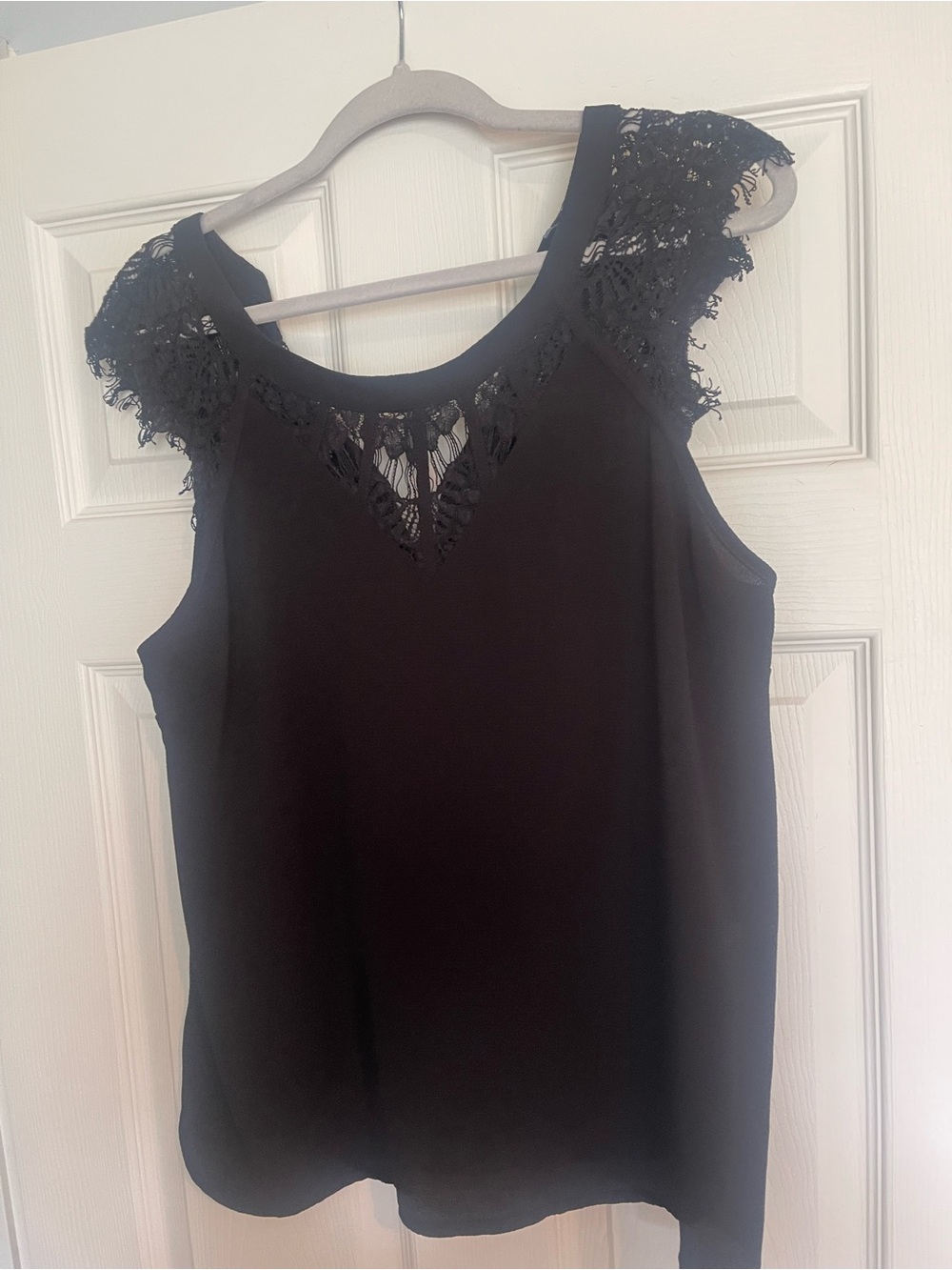 41 Hawthorn Black Lace-Trim Sleeveless Camisole Top